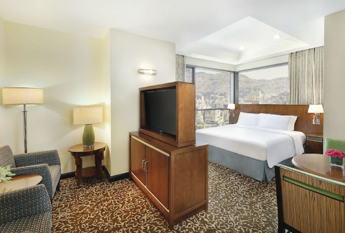 hilton-suits-03
